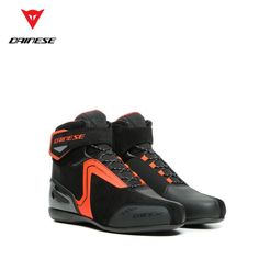 Comfort and ventilation, on all urban routes. This certified shoe represents the best of Dainese sports DNA. Well ventilated, it ensures an excellent level of protection during everyday activity. Short Boots, Wedge Sneaker, Black Shoes