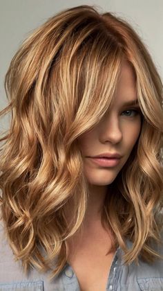 Gorgeous Copper-Tinted Blonde Straight Hair for a Sophisticated Look 💖 Copper Hair Straight, Fall Hair Inspiration, Blonde Straight Hair, Bronze Hair, Brown Curls, Straight Blonde Hair, Head Gear, Blonde Hair Shades, Copper Brown