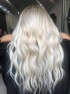 Platinum Blonde Foils, Platinum Blonde Hair With Layers, Warm Platinum Blonde Hair, Balayage Face Framing, Blonde Balayage Long Hair, Face Framing Blonde, Cool Girl Hair, Hair Colour Blonde, Lived In Hair