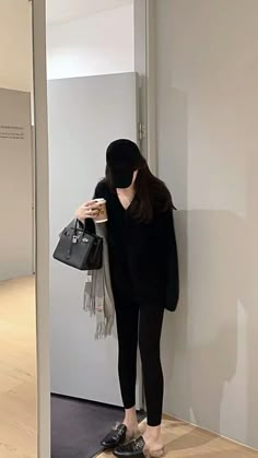 Outfit Sekolah, Ulzzang Fashion Casual, Outfit Traveling, Ootd Simple, Simple Casual Outfits, Outfit Everyday, Korean Outfit Street Styles, 사진 촬영 포즈, Casual College Outfits