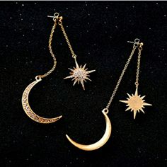 These Earrings Are Nwt Beautiful Goldtone Mother Moon Goldtone Earrings!!! Star Galaxy, Star Shower, Necklace Moon, Moon And Star Earrings, Hammered Earrings, Crystal Stars, Star Moon, 2017 Fashion, Moon Star