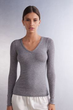 Long sleeve V-neck top in modal ultralight with cashmere. Soft, ultra lightweight fabric. Softly hugs the body.
The model is 5’ 9” (175 cm) tall and is wearing a size S. Undershirt Tank Top, Satin Shorts, High Waisted Briefs, Silk Accessories, Tank Top Camisole, Cardigan Tops, Cashmere Wool, Lingerie Collection, Long Sleeve Cardigan