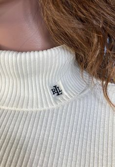 Academia Look, White Turtle Neck, Ralph Lauren Fabric, Monogram Pullover, 90s Ralph Lauren, White Turtleneck Sweater, Ribbed Turtleneck Sweater, Ralph Lauren Shop, White Turtleneck