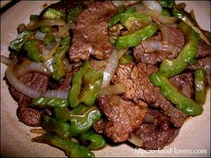 beef and peppers with onions on a plate