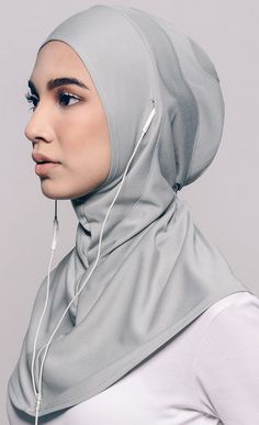 Najwaa Sport Fit Hijab in Grey Hijabi Fitness, Training Outfit Women, Gym Hijab, Hijab Sport Outfit, Hijab Stile, Hijab Sport, Sports Hijab, Estilo Hijab, Turban Hijab