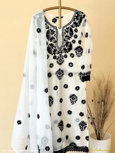 ▪ Fabric: Kota Cotton ▪ Sleeves: 3/4 Sleeves ▪ Style: Straight Kurta ▪ Kurti Length: 44 Inches ▪ Occasions: Party Wear, Wedding Wear, Festive Wear ▪ Garment Care: Hand Wash Only ▪ Price Includes: 1x Kurti with Dupatta Shop by Category: Chikankari Kurtis: https://www.etsy.com/shop/Chikanlabelbykomal?ref=seller-platform-mcnav§ion_id=41848336 Chikankari Kurta Sets: https://www.etsy.com/shop/Chikanlabelbykomal?ref=seller-platform-mcnav§ion_id=41863651 Chikankari Short Kurtas: https://www.etsy.com/shop/Chikanlabelbykomal?ref=seller-platform-mcnav§ion_id=41848338 Chikankari Sarees: https://www.etsy.com/shop/Chikanlabelbykomal?ref=seller-platform-mcnav§ion_id=41863665 Chikankari Anarkalis: https://www.etsy.com/shop/Chikanlabelbykomal?ref=seller-platform-mcnav§ion_id=41863715 Chikankari Angrakha: Unstitched White Chikankari Embroidered Straight Kurta Suit, White Unstitched Suit With Chikankari Embroidery, Straight Kurta, Chanderi Salwar Kameez With Cutwork Straight Kurta, Unstitched White Suit With Chikankari Embroidery, Straight Kurta, White Mulmul Lawn Suit With Chikankari Embroidery, Unstitched Cotton Lawn Suit With Cutwork, White Chikankari Embroidery Salwar Kameez In Mulmul, White Mulmul Kurta With Cutwork, White Cutwork Sets For Festivals