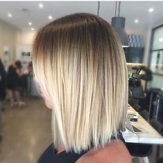 Short blonde balayage Bob Lung, Blonde Bayalage, Balayage Straight, Balayage Straight Hair, Rambut Brunette, Blond Balayage, Blonde Haircuts, Balayage Blonde, Balayage Hair Blonde