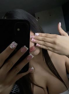 How To Pose Nails For Pictures, Nail Pics Ideas, Baddie Insta Story, Nail Pictures Instagram, Nail Pictures Ideas Photo Shoot, Nail Story Instagram, Baddie Pfp Pink, Baddie Nail Ideas, Girly Acrylic