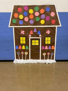 a gingerbread house made to look like it has candy on the roof