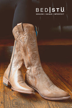 These western-style tall boots feature distinctive fleur-de-lis design elements throughout, enhanced by our signature finishes on premium vegetable-tanned leather. Queen eliminates the challenge of wearing tall boots, providing a convenient zipper for easy access without compromising on sophisticated style. With intricate design elements and an tasteful toe, these boots effortlessly blend fashion with functionality. Women’s Cowboy Boots, Tall Cowgirl Boots, Cabin Photos, Bed Stu Boots, Country Fits, Cowgirl Boots Outfit, Laurel Canyon, Rodeo Fashion, Funny Story