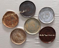 six plates with different designs on them are tied to the tablecloth and placed together