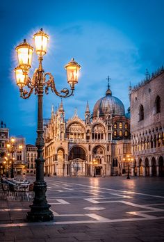 a street light sitting in front of a large building