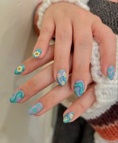 Groovy Wedding Nails, Natural Nail Nail Art, Funny Nails Ideas, Colorful Gel Nails, Groovy Nail Art, Spring Nail Color, Diy Nails Tutorial, Spring Nails 2020, Spring Nails 2023