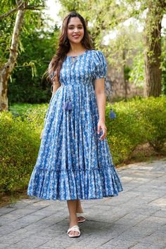 Woman's outfit Frocks For Women Casual Frocks For Women, Cotton Dress Models For Stitching, Ladies Frock Design Cotton, Cotton Gown Designs Casual, Kalankari Frocks, Frock Patterns For Ladies, Simple Frock Designs For Women, Cotton Gown Designs, New Model Frock Design