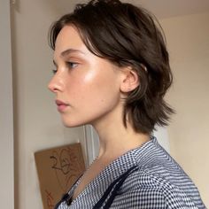 Queer Haircut, Cailee Spaeny, Really Short Hair, Hair Inspiration Short, Penteado Cabelo Curto, Trending Haircuts, Pixie Bob, Short Hair Haircuts, Cut My Hair