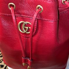 Beautiful Leather Bucket Bag. Can Also Be Used As Backpack. Gucci Red Shoulder Bag With Removable Pouch, Vintage Gucci Bag With Removable Pouch, Gucci Bucket Shoulder Bag With Gold-tone Hardware, Gucci Bucket Bag For Shopping, Daily Use Gucci Bucket Bag, Gucci Red Bag With Removable Pouch, Classic Gucci Bucket Bag, Gucci Bucket Shoulder Bag With Removable Pouch, Designer Gucci Bucket Shoulder Bag