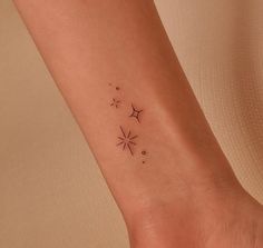 Little Stars Tattoo, Sparkles Tattoo, Thorn Tattoo, Light Tattoo, Star Tattoos, Pretty Tattoos, Wrist Tattoos, Ear Tattoo