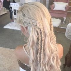 Long White Hairstyles For Women, Midevil Braided Hairstyles, Hunger Games Inspired Hairstyles, Intricate Braids For Long Hair, Valyrian Hairstyle, Targeryan Hair, Avatar Hairstyles Pandora, Cute Hairstyles Prom, Braided White Hair