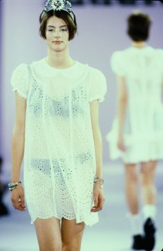 Anna Sui 1994, Honor Fraser, Decades Of Fashion, What Is Fashion, Runway Outfits, High Fashion Looks, Couture Runway, Mood Board Fashion