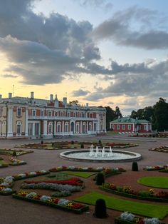 Kadriorg’s art gallery park, where can be seen a gallery building, fountain and flowers around it. Tallinn Aesthetic, Tallinn Estonia Aesthetic, Finland Travel, Fall Vacations, Northern Europe, Beautiful Park, Eastern Europe