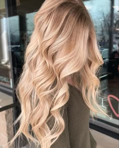 Warm Blonde Hair, Warm Balayage, Blond Balayage, Warm Blonde, European Hair, Honey Blonde Hair, Blonde Hair Shades, Blonde Hair Inspiration