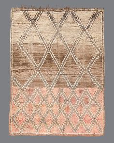 an old rug with different patterns and colors on it's sides, including the middle one