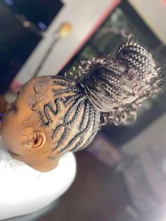 Feed In Braided Hairstyles, Cornrow Hairstyles With Bun, Braided Ponytail Designs, Braided Ponytail With Design, Simple Feed In Braid Styles, Feed In Ponytail Braids, Stitch Braided Ponytail, Cornrow Ponytail Styles, Scalp Braids