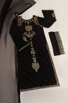 Asian Wedding Dress Pakistani, Velvet Dress Designs, Pakistani Fancy Dresses, Simple Pakistani Dresses, Embroidery Suits Design, Designer Party Wear Dresses, Designer Dresses Casual, Boutique Dress Designs, Embroidery Designs Fashion