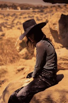 @joynmario Goth Cowboy, Danielle Victoria, Cowboy Aesthetic, Into The West, Chapeau Cowboy, Black Cowboy, Fallout New Vegas, Southern Gothic, Western Aesthetic