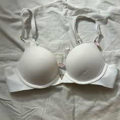 Adjustable Clasp V Detail Victoria's Secret Classic Underwire Bra, Victoria's Secret White Padded Bra, Victoria's Secret White Bra With Removable Pads, White Padded Push-up Bra, Victoria's Secret White Push-up Bra, White Victoria's Secret Push-up Bra, 32a Bra, Push Up Bra, Women's Intimates