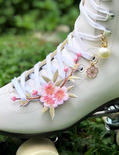 Customise your roller skates / shoes / boots with these hand made Sakura  flower lace chains does not come with charms sold separately 🌈Sold in Single 🌈Universal Fit 🌈 Please note that delivery times are varied at this time due to Covid-19, please see the options for delivery within Singapore and internationally.  Colors may vary ever-so-slightly due to lighting. Each item is handmade so some slight variation may occur Please let me know if you have any other questions! Thank you! Skate the milky way is a female-owned small business, thank you for your support! Roller Skates Fashion, Roller Skate Accessories, Skate Accessories, Skates Shoes, Roller Skate Shoes, Sakura Flower, Flower Lace, Roller Skate, Pink Stars