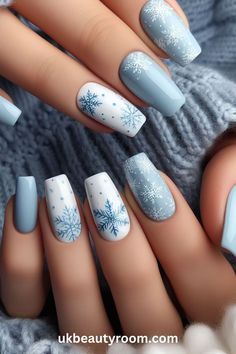 Winter Fingernails, Nail Art Ideas For Winter, Winter Nails Snowflake, Nails In Summer, Sonic Drinks, Artsy Nails, Snowflake Nail Design, Season Nails, Blue And White Nails