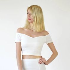 OFF SHOULDER TOP White off the Shoulder Top. Fitted Crop | Etsy Wedding Crop Top, 40s Mode, Crop Top Blanco, Bridal Crop Top, Elegant Crop Top, Crop Top Styles, Casual Bride, Bardot Crop Top, Fitted Crop Top