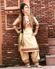 Giddha Suits, Patiyala Design, Punjabi Night, Paint Suit Design For Women, Patiala Suit Designs, Patiyala Dress