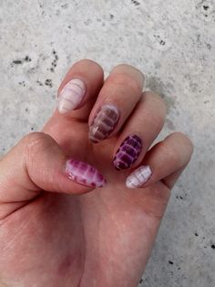 Fall Trend Nails 2024, Fall Snake Nails, Neutral Blooming Gel Nails, Fall Snake Skin Nails, Fall Nails Almond Design, Trendy Gel Nails 2024, Lizard Nail Art, Purple Snake Nails, Trendy Fall Nails 2024