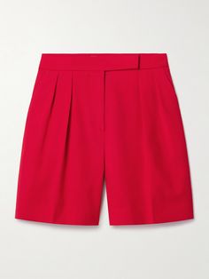 Tailoring is a pillar of Max Mara's identity - you can always count on the brand for well-made classics, like these 'Jessica' shorts. They're cut from wool and sharply pleated at the waistband. Wear yours with the matching vest and blazer. Sports Skirts, Sport Swimwear, Pleated Shorts, Max Mara, Mode Fashion, Jeans Dress, Cotton Shorts, Skirt Top, Short Outfits