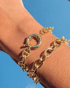 "Bolt Ring Clasp Bracelet: Length: 7.25\" Width: 8.000mm Height: 8.000mm Lightweight Cable Link Bracelet Length: 7.25\" Width: 8.000mm Height: 8.000mm If you would like the bracelet cut down please leave us a note at check out. Material: 18 Karat Gold Filled, Hypoallergenic. Tarnish Resistant. Gold-filled does not de-laminate or peel like Gold plated Jewelry nor does it tarnish as readily as silver. Generally speaking, gold filled is better quality and will have a much longer lasting color than Chunky Adjustable Bracelet Gift, Adjustable Chunky Bracelet For Gift, Chunky Chain Bracelet Gift, Chunky Chain Bracelet As Gift, Thick Gold Bracelet, Bracelet Thick, Bracelet Layering, Bolt Ring, Gold Armband