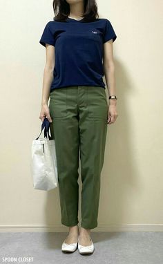 Olive Green Pant Outfit, Green Pant Outfit, Pant Outfit Ideas, Olive Green Pants Outfit, Uniqlo Women Outfit, Green Pants Outfit, Good Night Dear, Simple Casual Outfits, Jeans Outfit Women