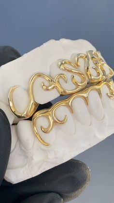 Grills Design Teeth, Grill Designs Teeth, Subtle Grillz, Unique Grillz, Cute Grills For Women, Female Grills, Grillz Silver, Mixed Metals Jewelry Style, Gold Grills