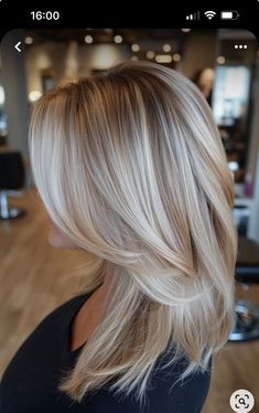 Mid Length Blonde Hair, Kristin Cavallari Hair, Cream Blonde Hair, Blond Beige, Cool Blonde Hair Colour, Hair Stules, Balayage Straight Hair, Bright Blonde Hair, Balayage Blond