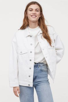 Oversized Jacket Outfit, Bright Blazer, Jean Jacket Outfits, White Jean Jacket, Stylish Coat