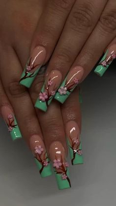 Nail the Look: Dive Deep into Nail Care, Design, and Expression – Your Ultimate Nail Inspiration Hub Squoval Acrylic Nails, Nails Styles, Green Acrylic Nails, Halloween Acrylic, Lash Room, Light Nails, Nagel Tips, Fake Nails With Glue, Nail Sets