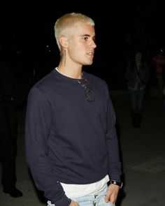 Justin Bieber Short Hair, Buzz Cut For Men, Mens Haircuts Short Hair, Blonde Aesthetic, Buzzed Hair, Bleach Blonde Hair, Classic Hairstyles