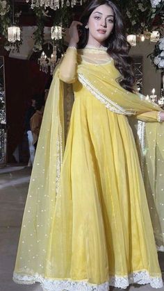 Simple Frocks, Anarkali Dress Pattern, Gaun Fashion, Pakistani Fancy Dresses, Beautiful Pakistani Dresses, Simple Pakistani Dresses, Designer Party Wear Dresses