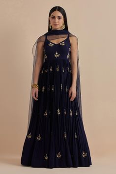 Butti Embroidery, Anarkali With Dupatta, Best Gowns, Georgette Anarkali, Gown With Dupatta, Neck Flower, Gold Mangalsutra Designs, Mangalsutra Designs, Blue Gown