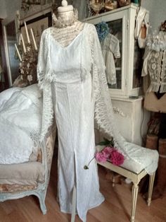 So charming brocante and magically elven-like. Vintage wedding dress ball gown with magical lace mermaid style, zipper to close at the back. Original from France. Size 38 S / M. Dimensions: length 138 cm, bust 48 cm, hips 45 cm, waist 37 cm - the fabric is elastic and adapts well to the figure .. 70s 80s style with magical and special scarf sleeves floor-length, these look like wings on an angel , most notably. Color cream white to champagne with patina. Age-related good condition with fewer sig Scarf Sleeves, Wedding 70s, Vintage Lace Wedding Dress, Vintage Lace Weddings, White Champagne, Lace Wedding Dress Vintage, Mermaid Style, 80s Style, Lace Mermaid