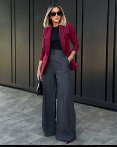 Work Outfits Dresses Offices, How To Style Formal Pants Women, Dark Grey Pants Outfit, Color Combinations For Clothes Women, Winter Business Professional Outfits, Winter Chic Outfits, Fall Work Outfits For Women, Office Outfits Casual, Winter Fashion Ideas