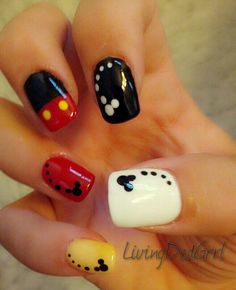 Nails Acrylic Mickey Mouse, Simple Gel Nails Short Disney, January Disney Nails, Mickey Mouse Clubhouse Nails, Mickey Mouse Gel Nails, Disney Short Nail Designs, Mickey Nails Acrylic, Disney Toes Designs, Fall Disney Nails Acrylic