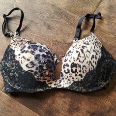 Victoria's Secret Cheetah Lace Bra 34d Underwire Light Padding Seamless Never Worn Stretch Underwire Bra In Leopard Print, Leopard Print Stretch Underwire Bra, Lace Bra, Black Cream, Women's Intimates, Victoria's Secret, Bra, Cream, Lace