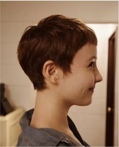 Vintage Pixie Cut, Reina Triendl, Hair Challenge, Androgynous Hair, Funky Short Hair, Short Hair Pixie Cuts, Asian Short Hair, Side Hairstyles, Hair Inspiration Short